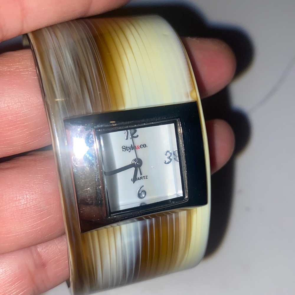 Bangle hinged watch brown and cream